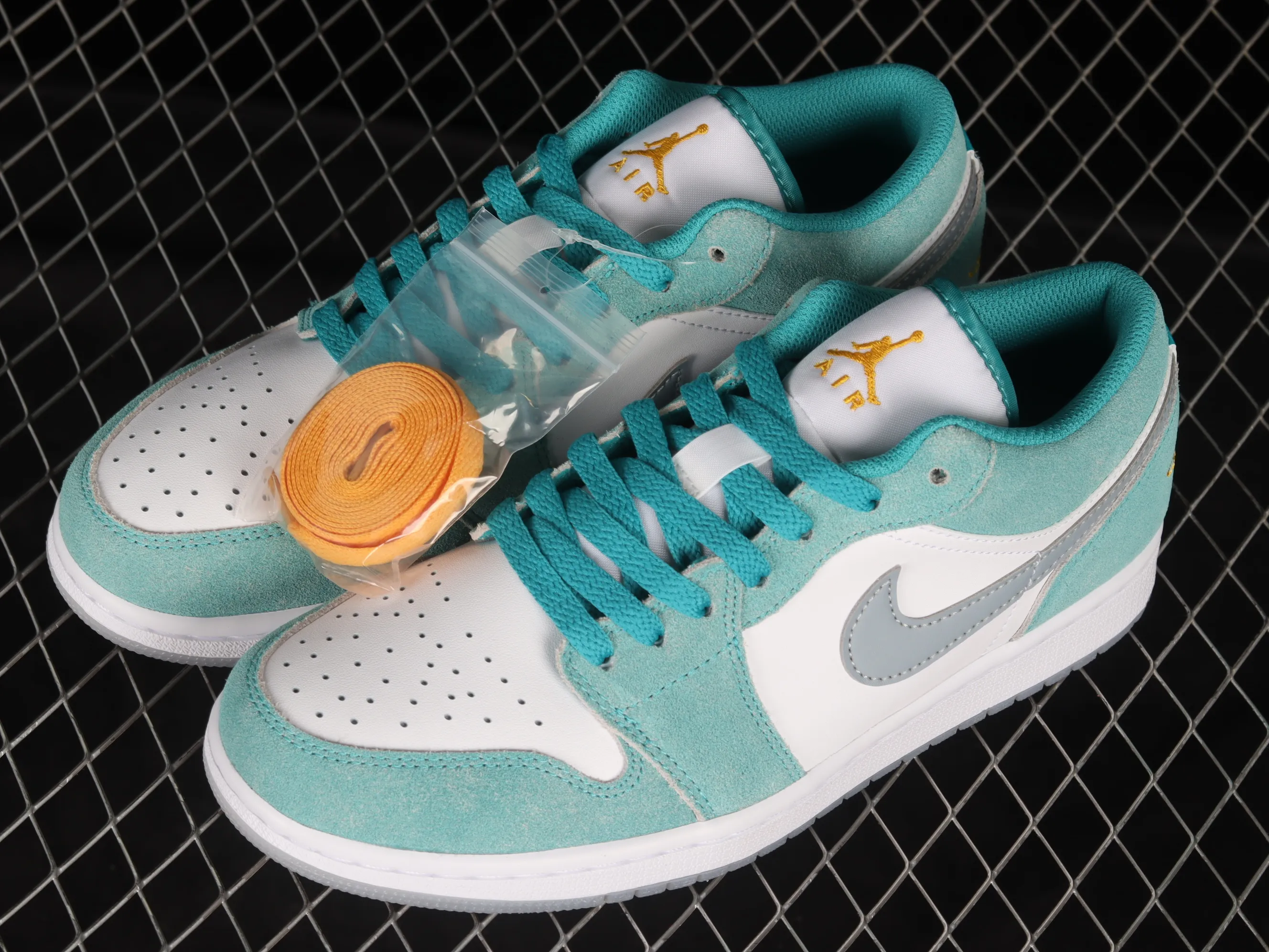 All categories Air Jordan Jordan series basketball shoes Air Jordan 1 Low G version pure original Air Jordan 1 Low "New Emerald" AJ1 Joe 1 emerald retro basketball shoes DN3705-301